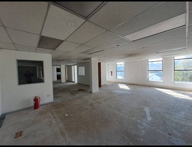 413M² OFFICE TO LET IN CRAIGHALL